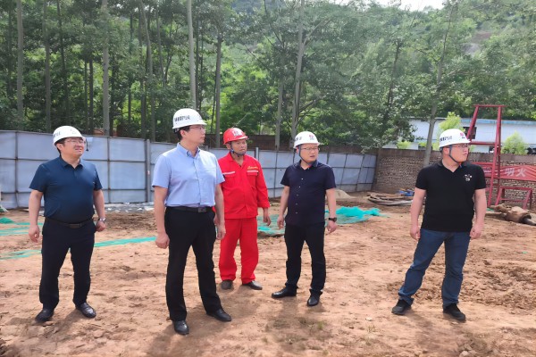 牛鸿波一行到铜川分公司玉华排水及供水孔项目检查指导事情-1.jpg