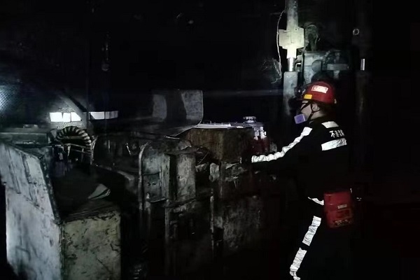 1_榆林分公司《3202综采事人情切眼高压水预裂顶板工程》顺遂通过矿方完工验收.jpg