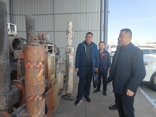 熊鹏辉一行到榆林分公司检查指导事情4.jpg