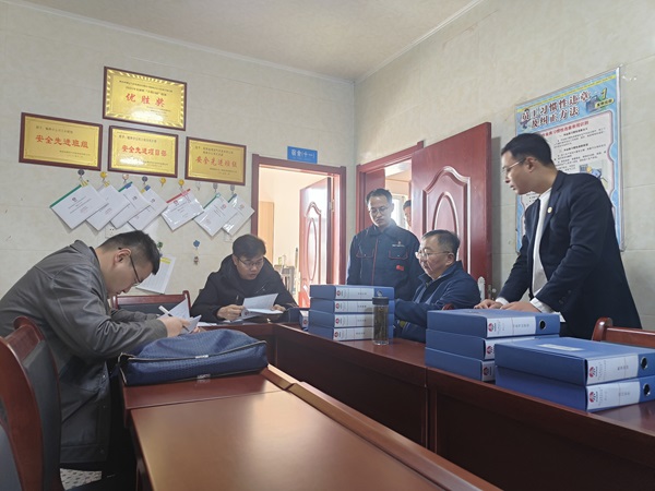 熊鹏辉一行到榆林分公司检查指导事情2.jpg