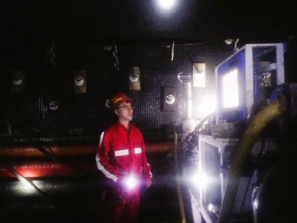 陕122cc太阳集成游戏榆林分公司：“四个聚焦”做实做细监视1.jpg