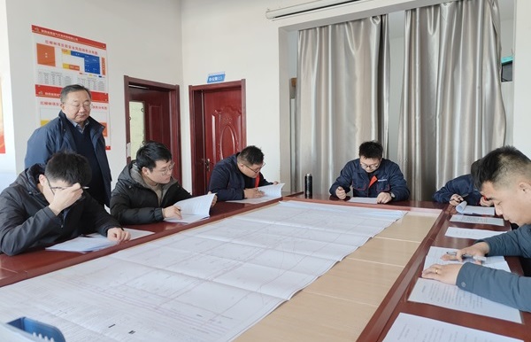 熊鹏辉一行到钻探分公司红柳林项目部检查指导事情1.jpg
