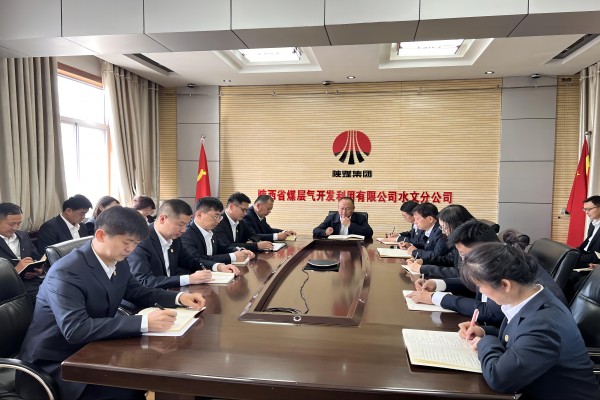 转达学习天下“两会”精神.jpg