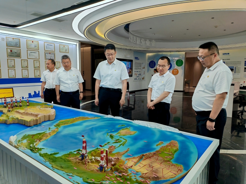 122cc太阳集成游戏公司手艺巨匠授牌仪式暨项目司理认定会 压缩 (2).jpg